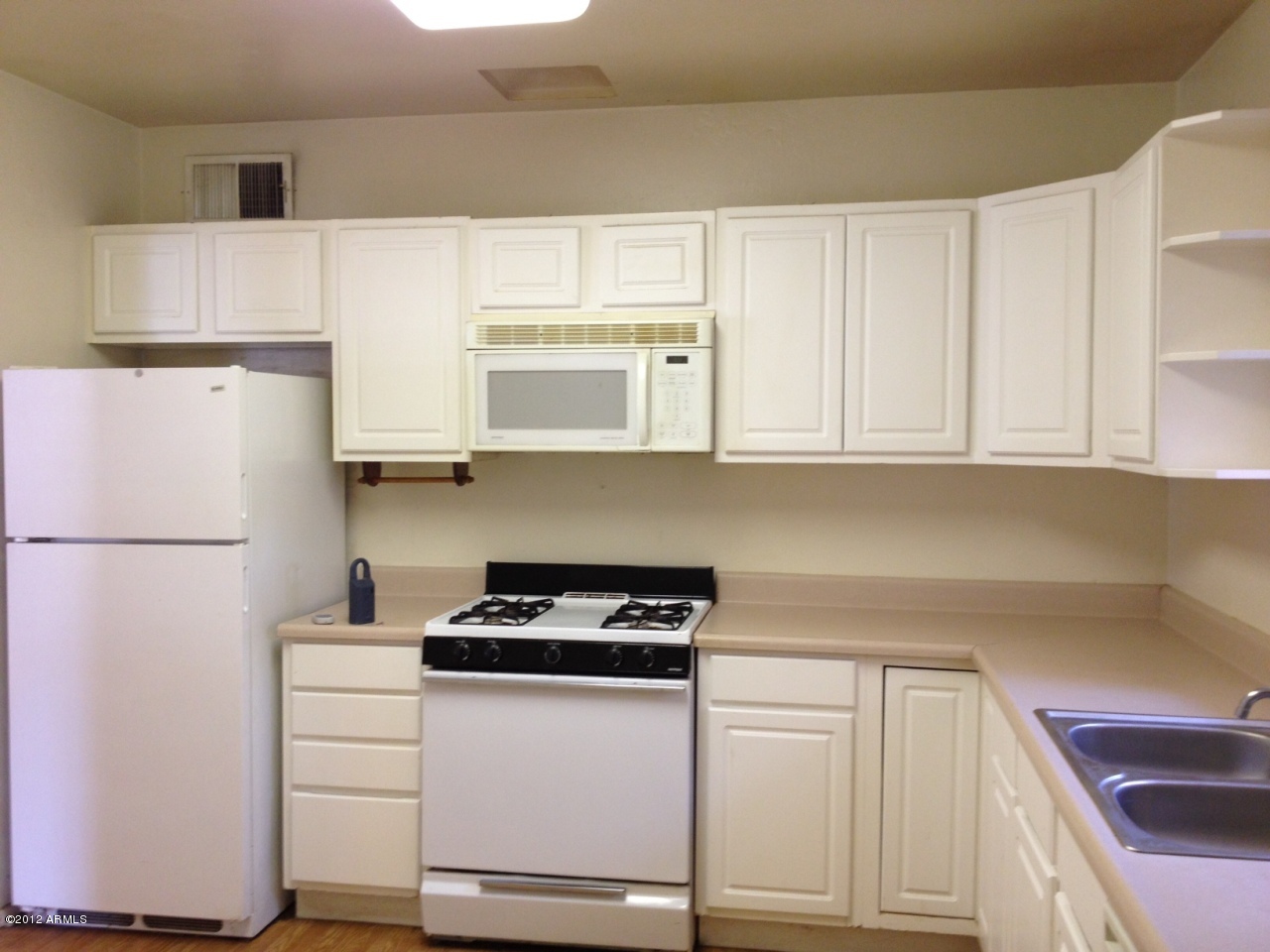 3027 North Randolph Road Phoenix, AZ 85014 - Photo 4 of 15 Kitchen 2