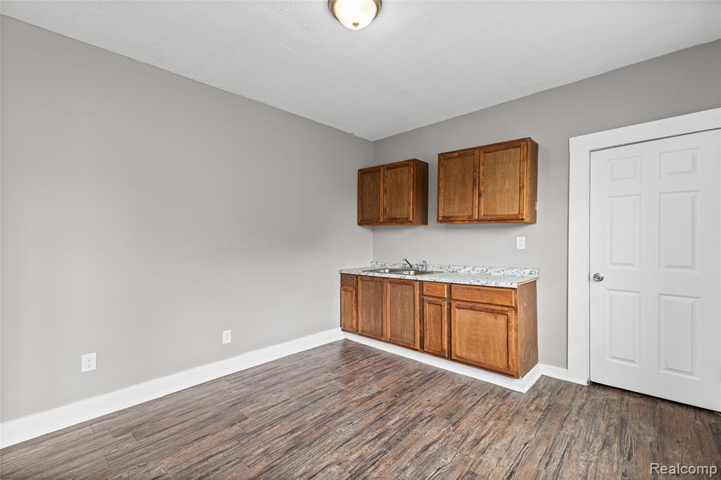 3010 Montclair Street Detroit, MI 48214 - Photo 29 of 61