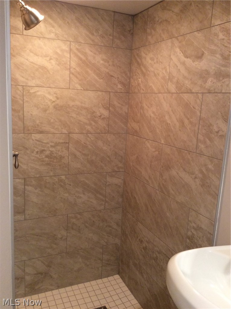 8505 Ackley Road Parma, OH 44129 - Photo 22 of 27