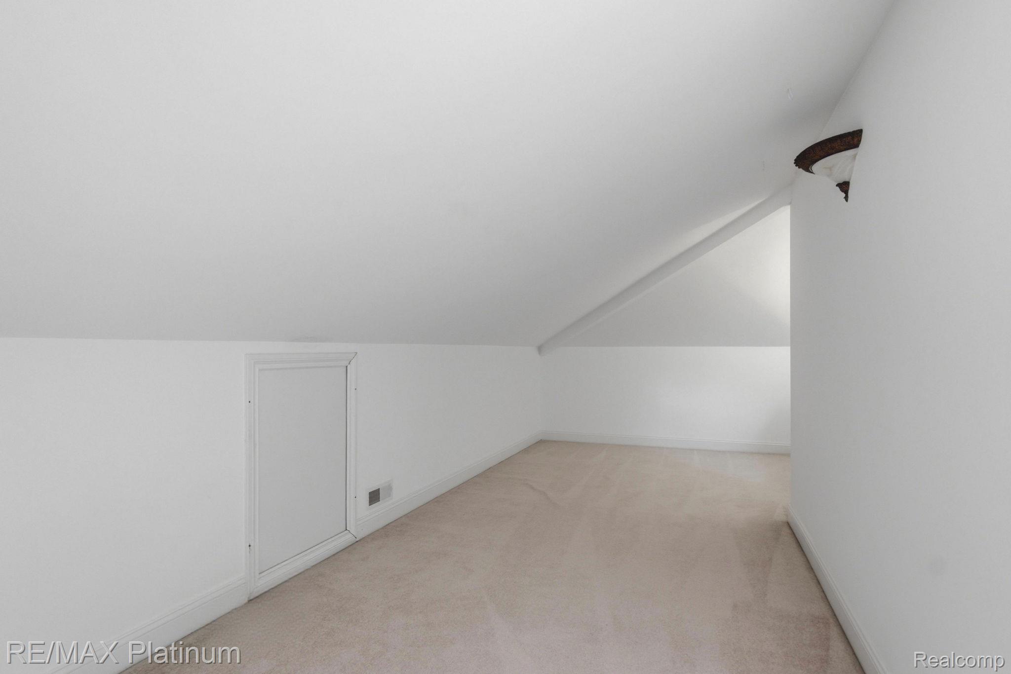 1713 Town Commons Drive Howell, MI 48855 - Photo 34 of 44 39-web-or-mls-1713_Town_Commons_Dr_039.jpg