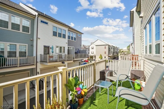 $5,000 | 24 Braeburn Court, Livingston, NJ 07039