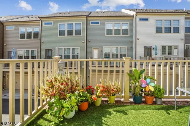 $5,000 | 24 Braeburn Court, Livingston, NJ 07039