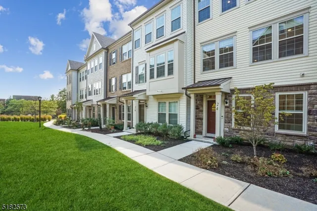 $5,000 | 24 Braeburn Court, Livingston, NJ 07039