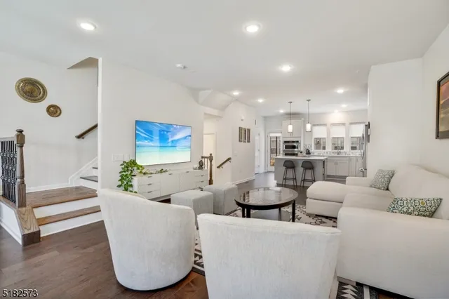 $5,000 | 24 Braeburn Court, Livingston, NJ 07039