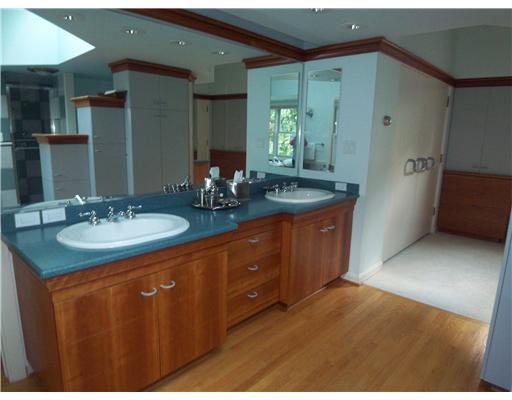 1081 Highland Road Sharon, PA 16146 - Photo 11 of 18 Master Bath/Spa.