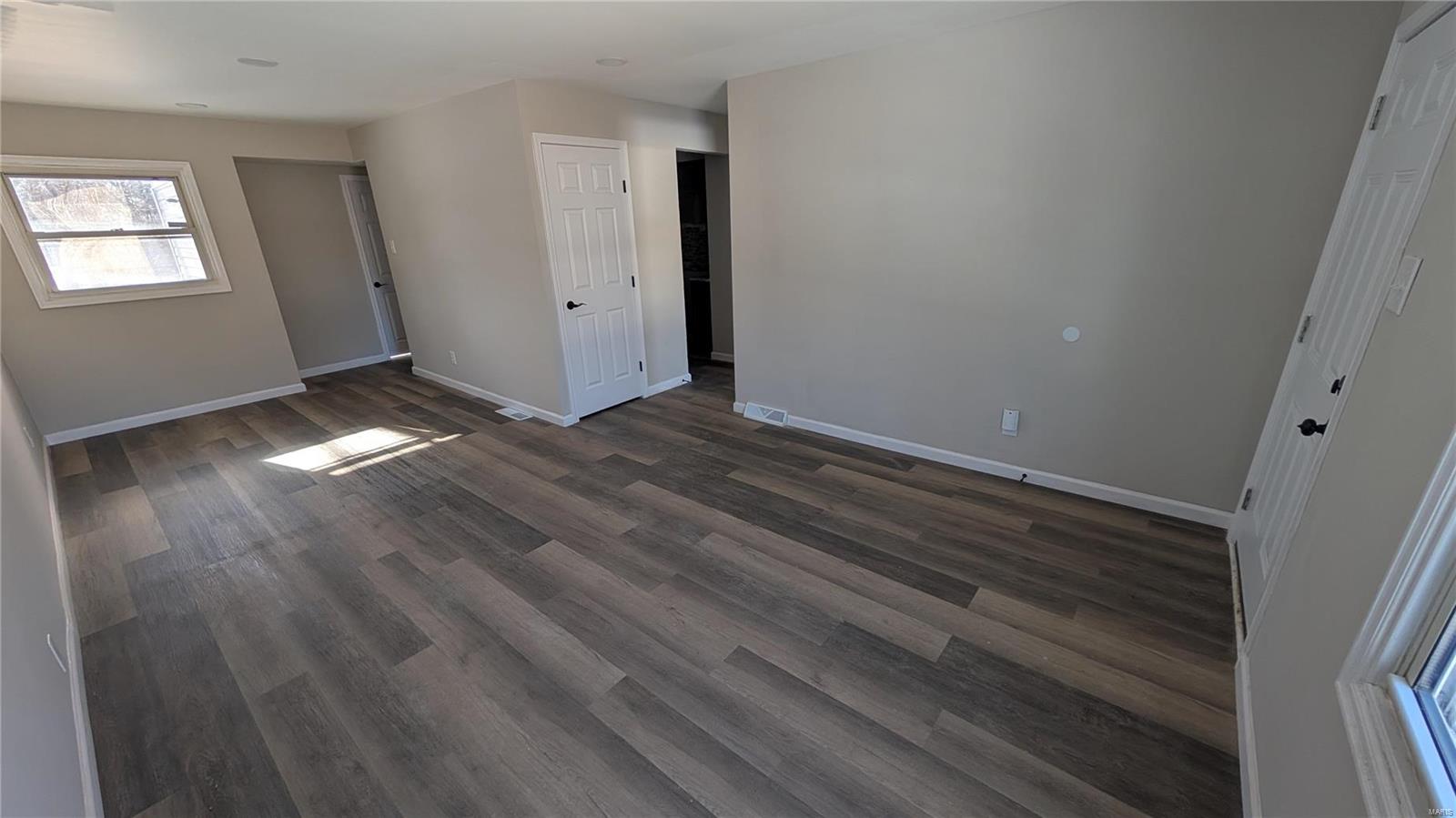 212 Estridge Road St. Louis, MO 63137 - Photo 3 of 24