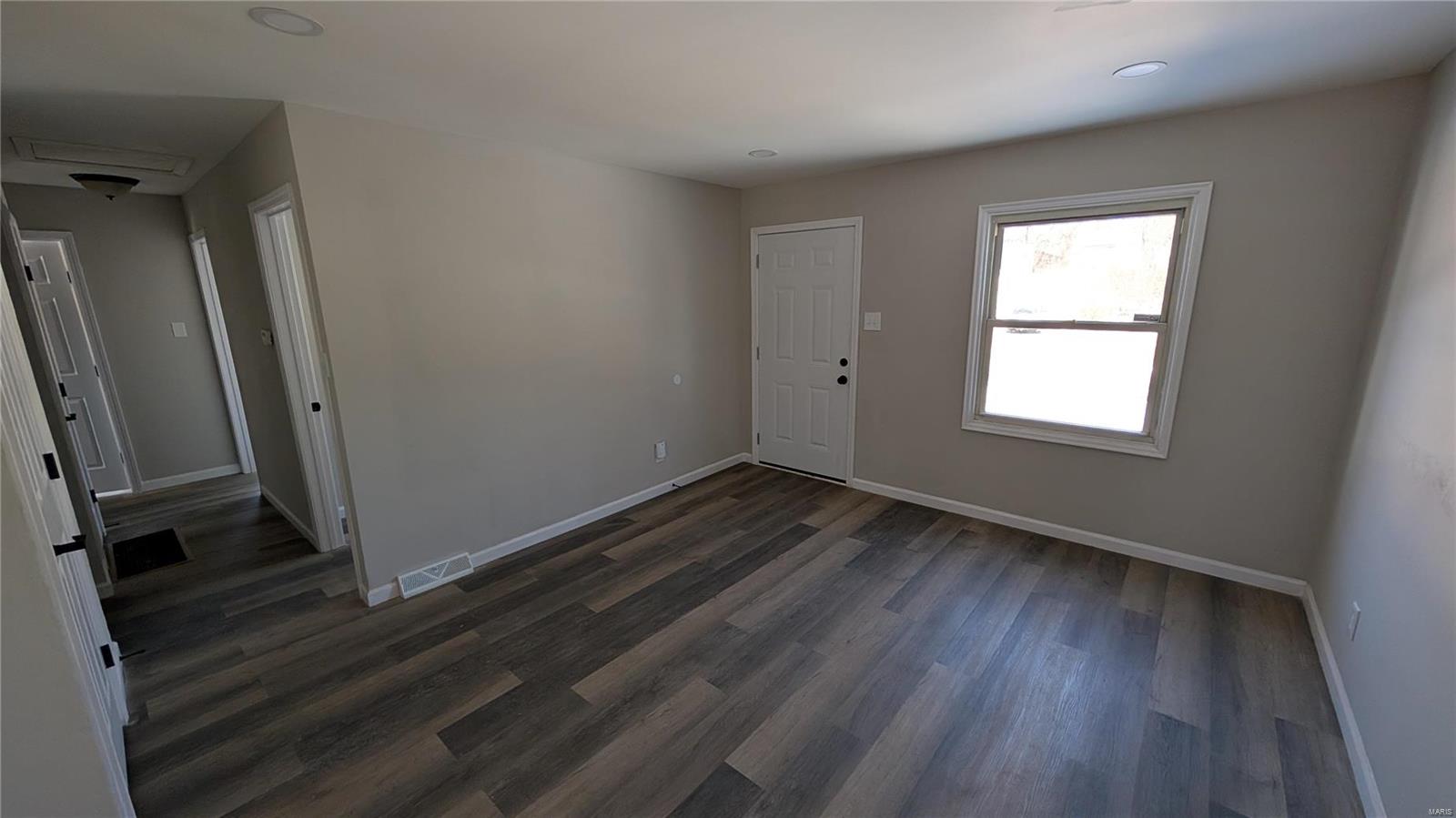 212 Estridge Road St. Louis, MO 63137 - Photo 4 of 24