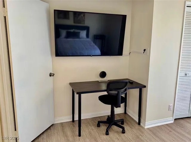 $1,950 | 544 Oakbrook Lane, Las Vegas, NV 89169