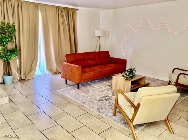 $1,950 | 544 Oakbrook Lane, Las Vegas, NV 89169