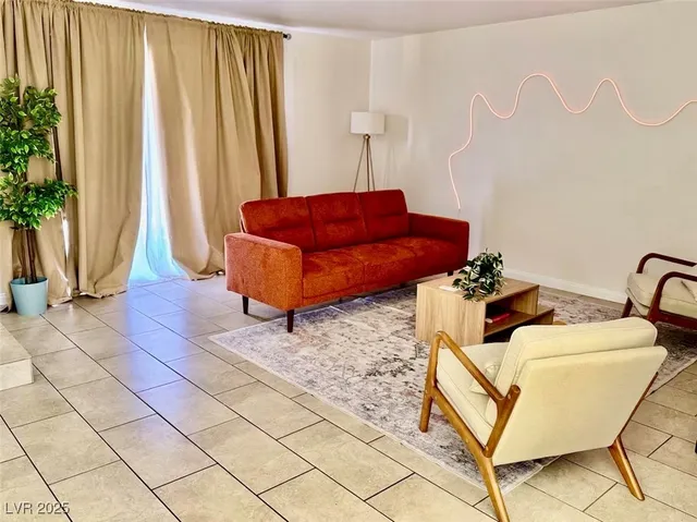 $1,950 | 544 Oakbrook Lane, Las Vegas, NV 89169