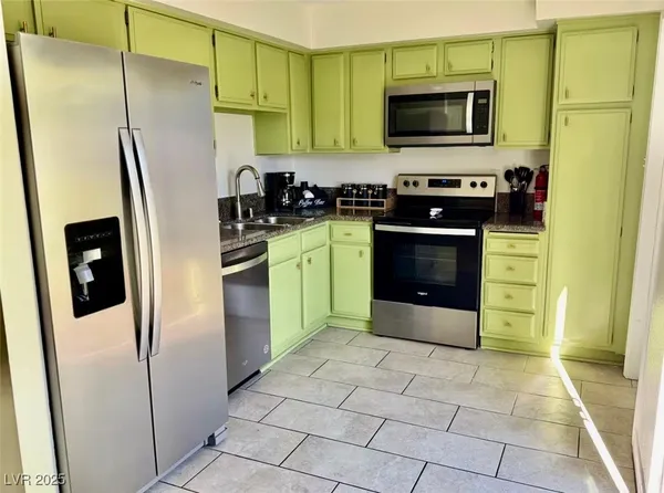 $1,950 | 544 Oakbrook Lane, Las Vegas, NV 89169