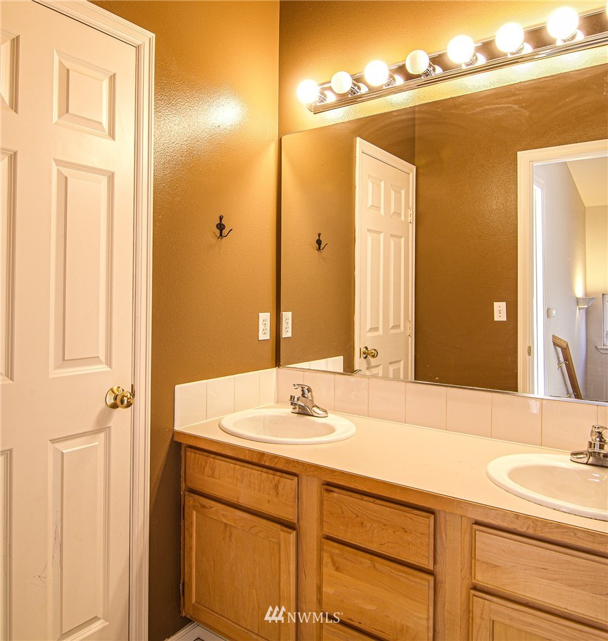 717 North 95th Street, Unit B Seattle, WA 98103 - Photo 14 of 25