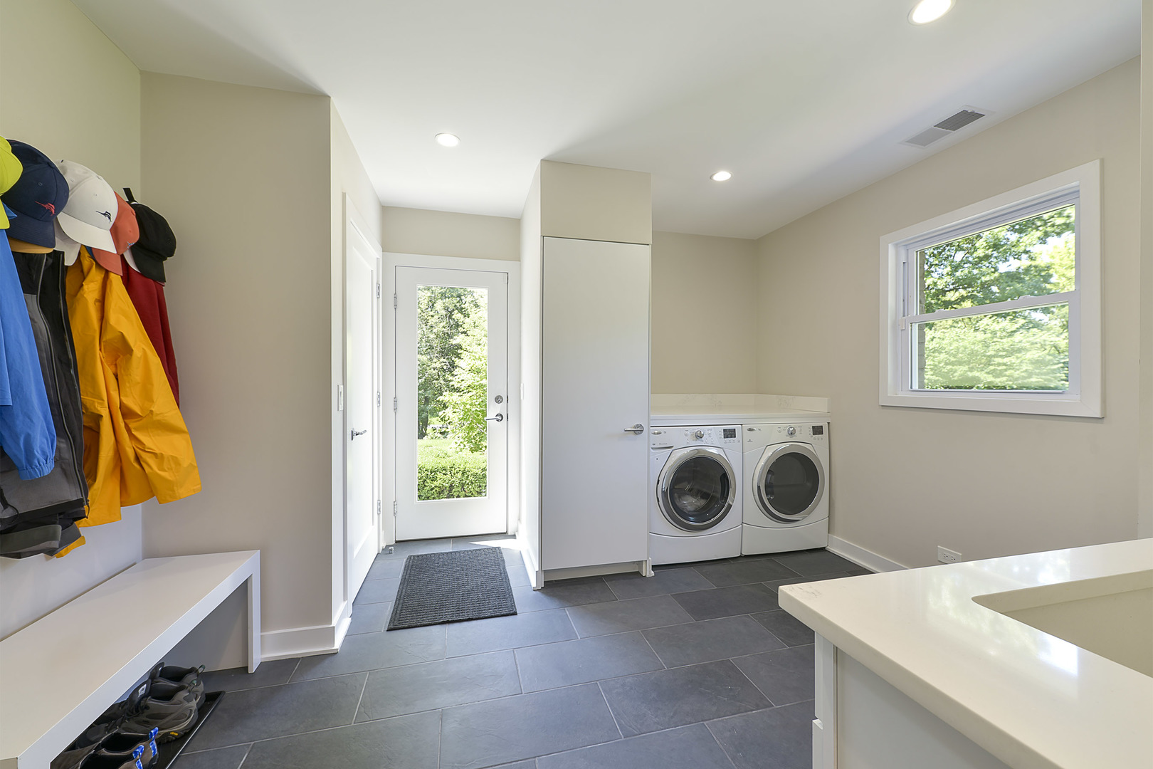 1500 Appleby Road Inverness, IL 60067 - Photo 7 of 27 a utility room with dryer and washer