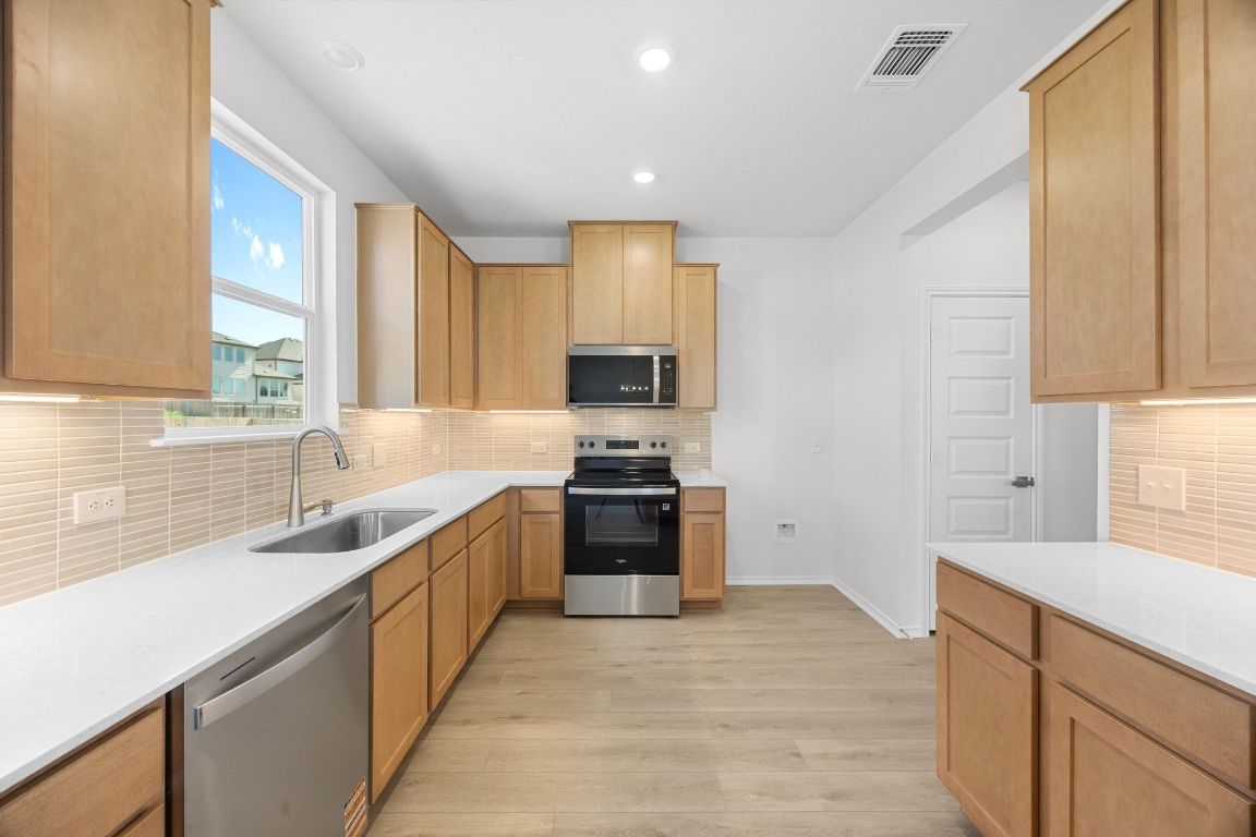 101 Coastal Way Georgetown, TX 78628 - Photo 11 of 32