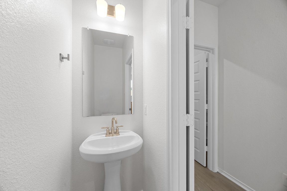 101 Coastal Way Georgetown, TX 78628 - Photo 14 of 32