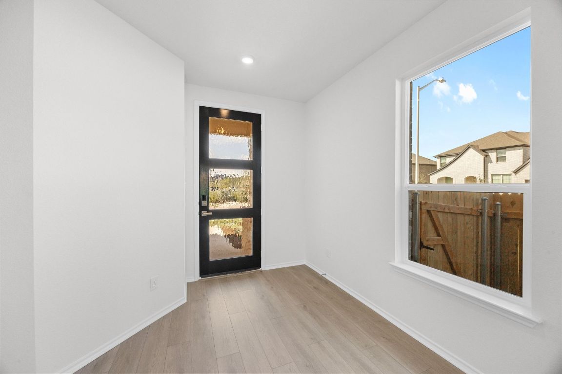 101 Coastal Way Georgetown, TX 78628 - Photo 4 of 32