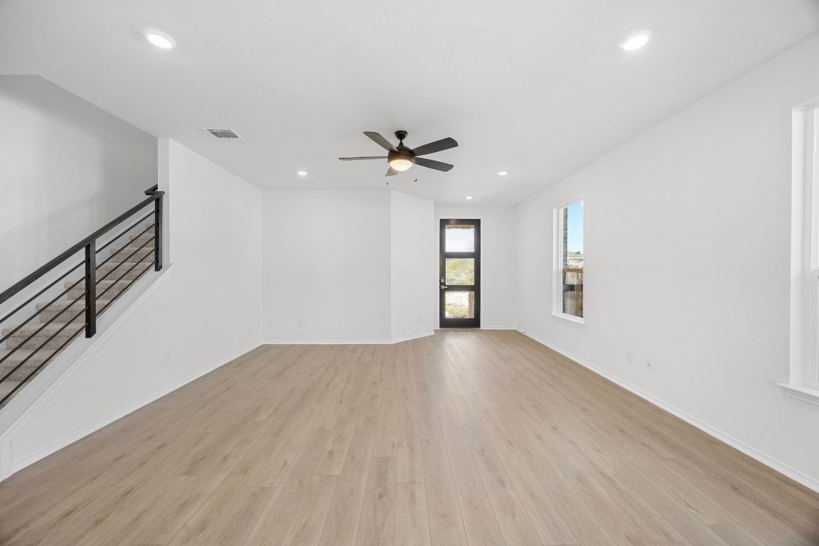 101 Coastal Way Georgetown, TX 78628 - Photo 6 of 32