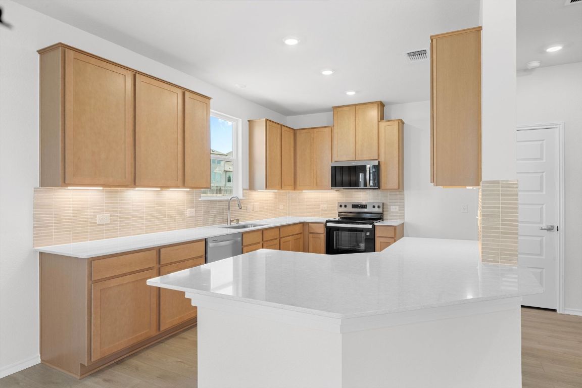 101 Coastal Way Georgetown, TX 78628 - Photo 9 of 32