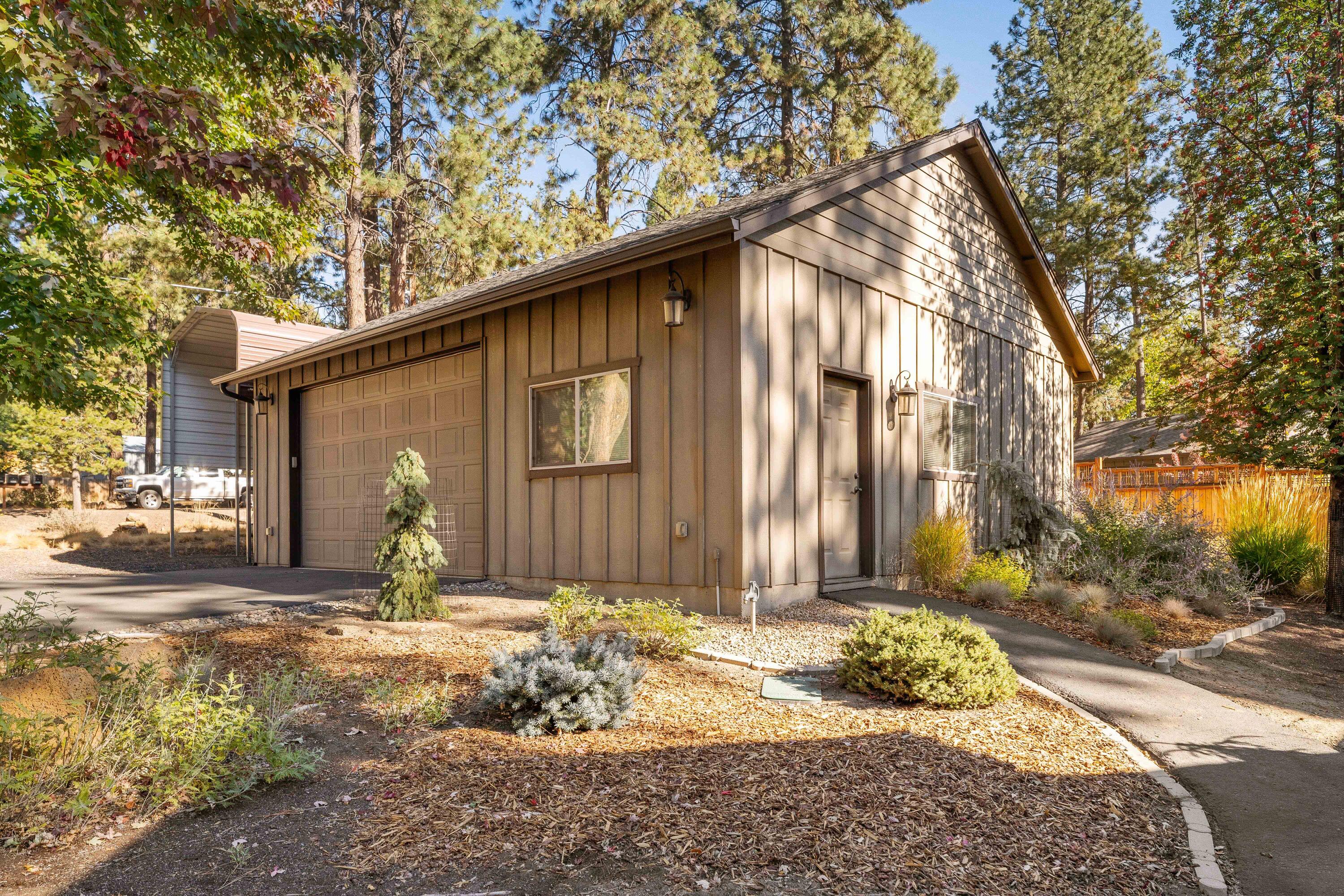 19031 Baker Road Bend, OR 97702 - Photo 21 of 35 21-Shop
