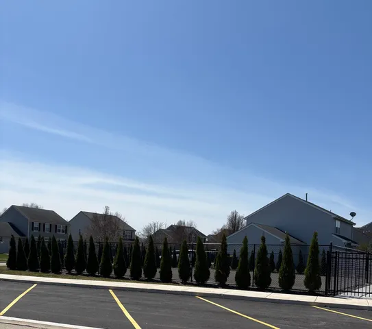 a view of a backyard