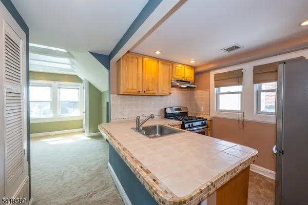 $2,400 | 41 Beekman Street, Unit 3, Bloomfield, NJ 07003