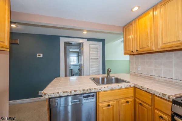 $2,400 | 41 Beekman Street, Unit 3, Bloomfield, NJ 07003