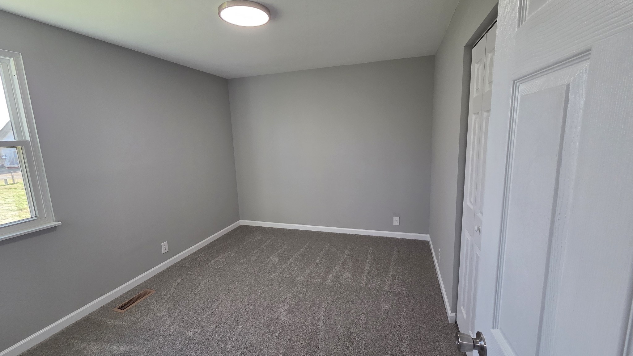 6414 Amanda Way Murfreesboro, TN 37129 - Photo 8 of 13 an empty room with windows and closet