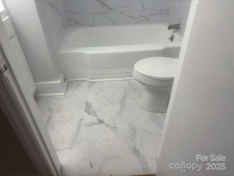 1733 Merry Oaks Road Charlotte, NC 28205 - Photo 5 of 11 a bathroom with a toilet and a bathtub