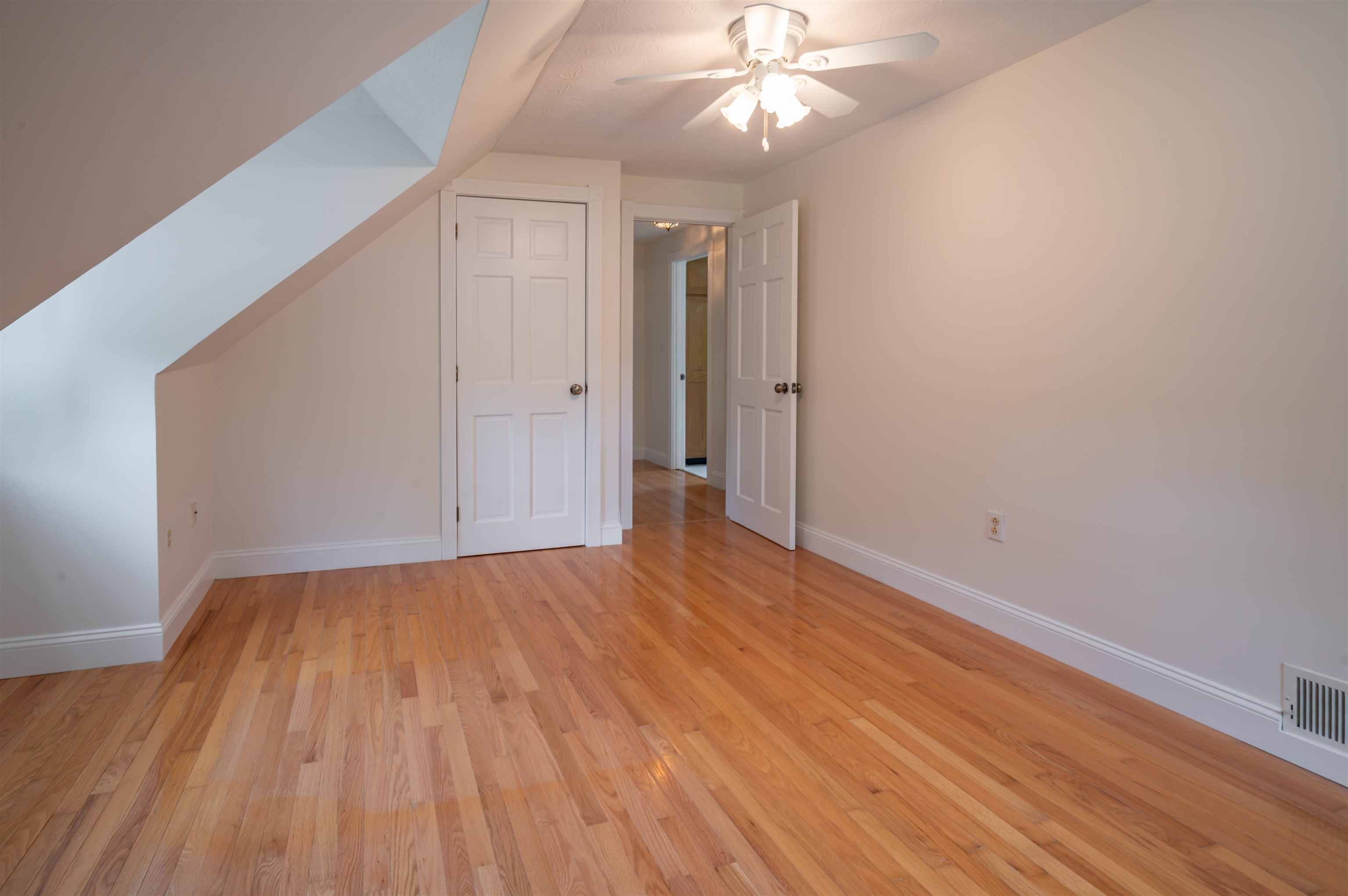 192 Searles Road Nashua, NH 03062 - Photo 15 of 46