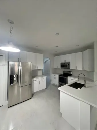 $4,200 | 16475 Southwest 84th Lane, Unit 1, Miami, FL 33193