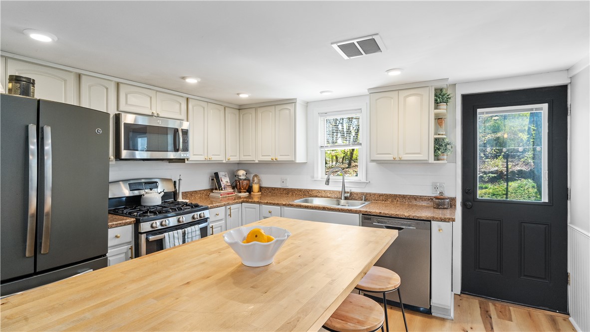 410 Field Hill Road Scituate, RI 02815 - Photo 16 of 38