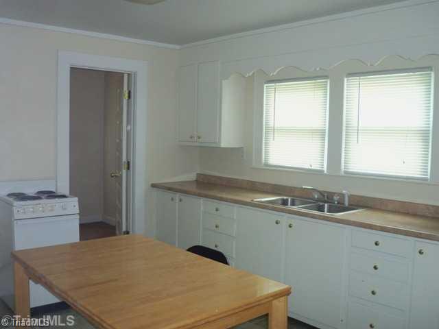 227 Lansdowne Street High Point, NC 27262 - Photo 4 of 9 Kitchen.
