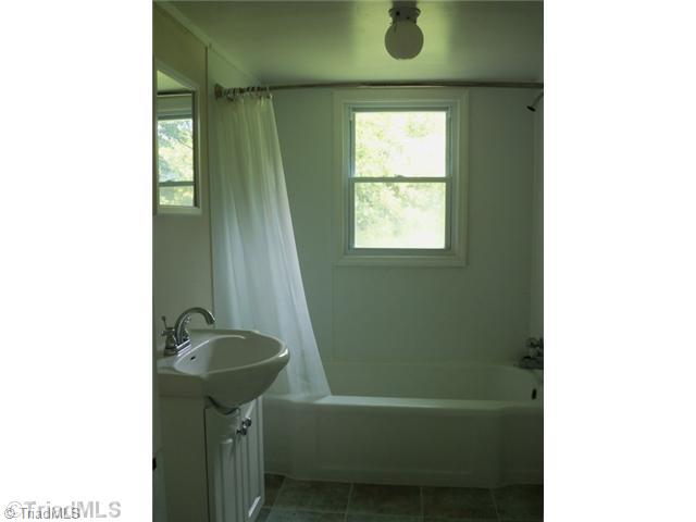 227 Lansdowne Street High Point, NC 27262 - Photo 6 of 9 Master Bath/Spa.