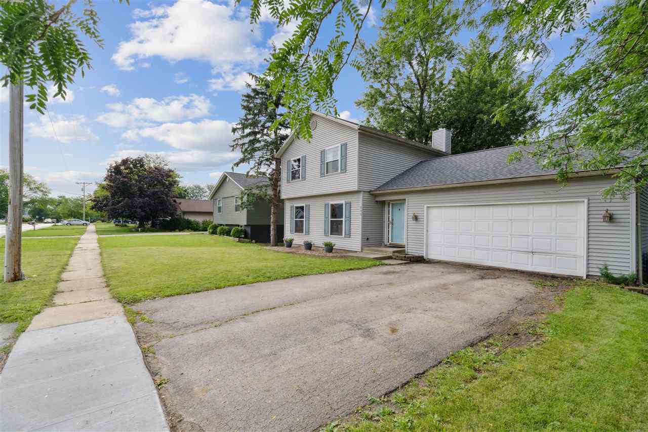 357 Boyson Road Northeast Cedar Rapids, IA 52402 - Photo 3 of 34 Gallery Image 3
