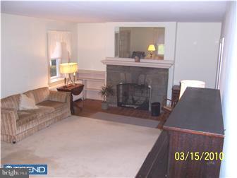 117 Crestview Road Upper Darby, PA 19082 - Photo 3 of 12 Living Room
