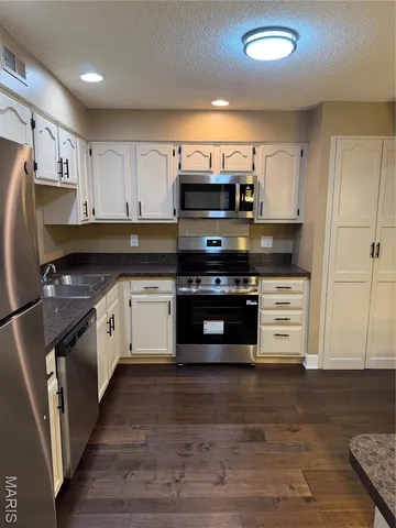 $2,300 | 698 Trailcrest Court, Unit 5, Kirkwood, MO 63122