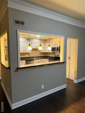 $2,300 | 698 Trailcrest Court, Unit 5, Kirkwood, MO 63122