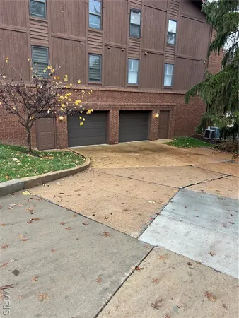$2,300 | 698 Trailcrest Court, Unit 5, Kirkwood, MO 63122