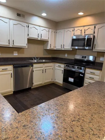 $2,300 | 698 Trailcrest Court, Unit 5, Kirkwood, MO 63122