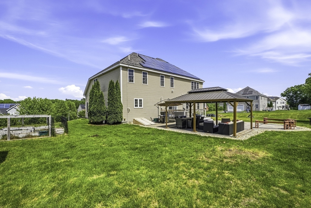 120 Mohawk Path Holliston, MA 01746 - Photo 4 of 36