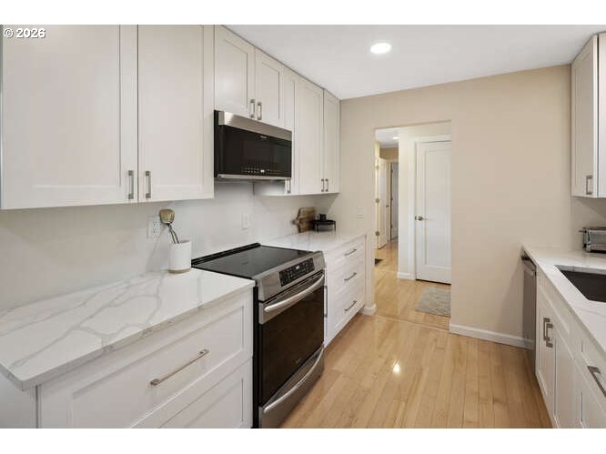 2738 Southwest Moss Street Portland, OR 97219 - Photo 13 of 46