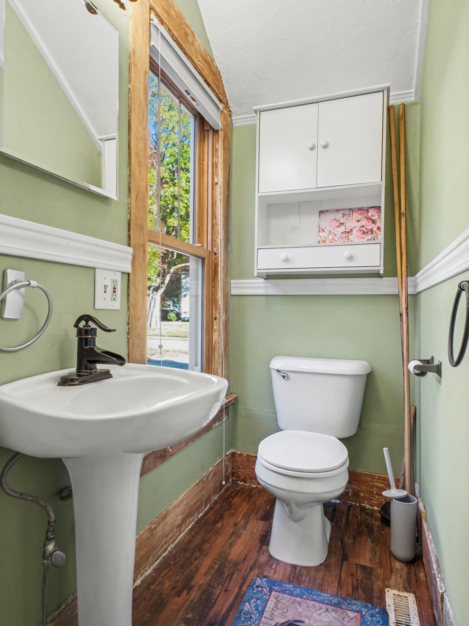 208 Walnut Street Alma, MI 48801 - Photo 12 of 25 011_file_7811
