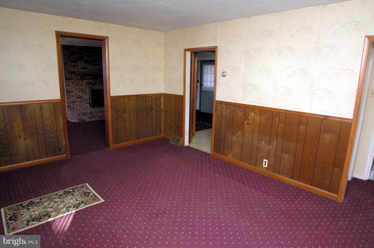 1833 Marshall Road Dundalk, MD 21222 - Photo 2 of 20 Living Room