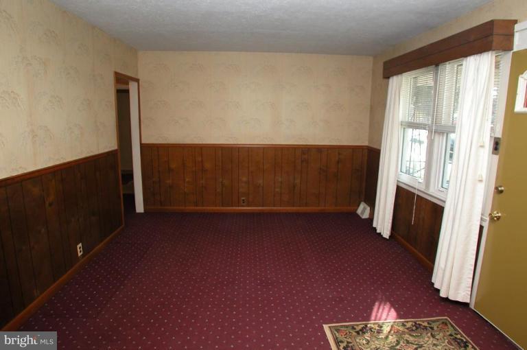 1833 Marshall Road Dundalk, MD 21222 - Photo 3 of 20 Living Room #2