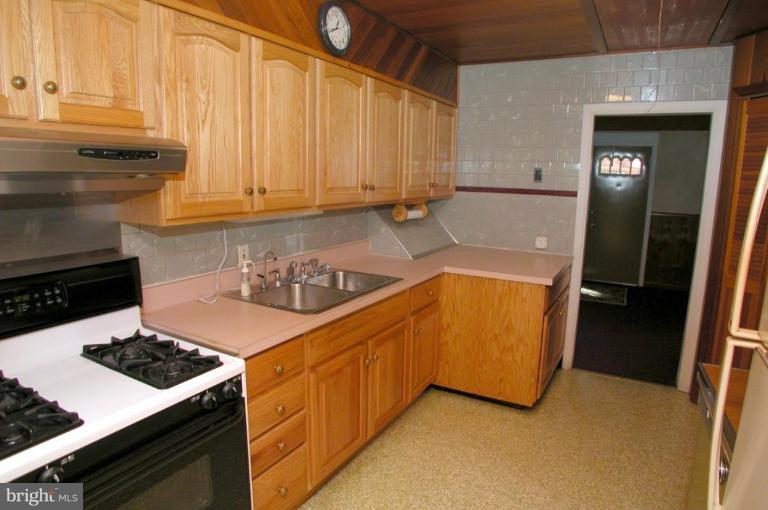 1833 Marshall Road Dundalk, MD 21222 - Photo 5 of 20 Kitchen #2