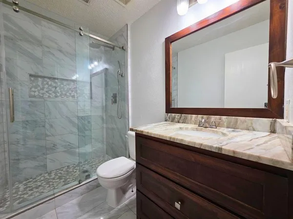 $2,600 | 304 East Clover Park Drive, Fort Worth, TX 76140