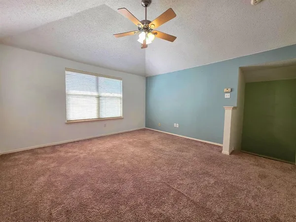 $2,600 | 304 East Clover Park Drive, Fort Worth, TX 76140
