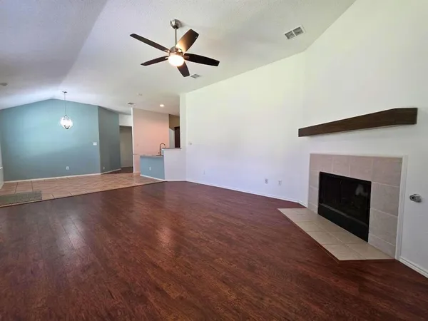 $2,600 | 304 East Clover Park Drive, Fort Worth, TX 76140