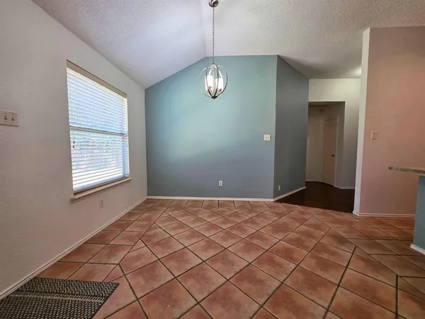 $2,600 | 304 East Clover Park Drive, Fort Worth, TX 76140