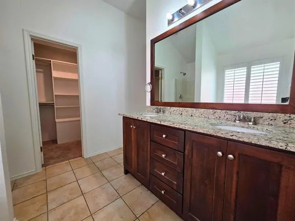 $2,600 | 304 East Clover Park Drive, Fort Worth, TX 76140